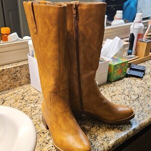 Life Stride Size 7.5 Nwot Brown Heeled Boots